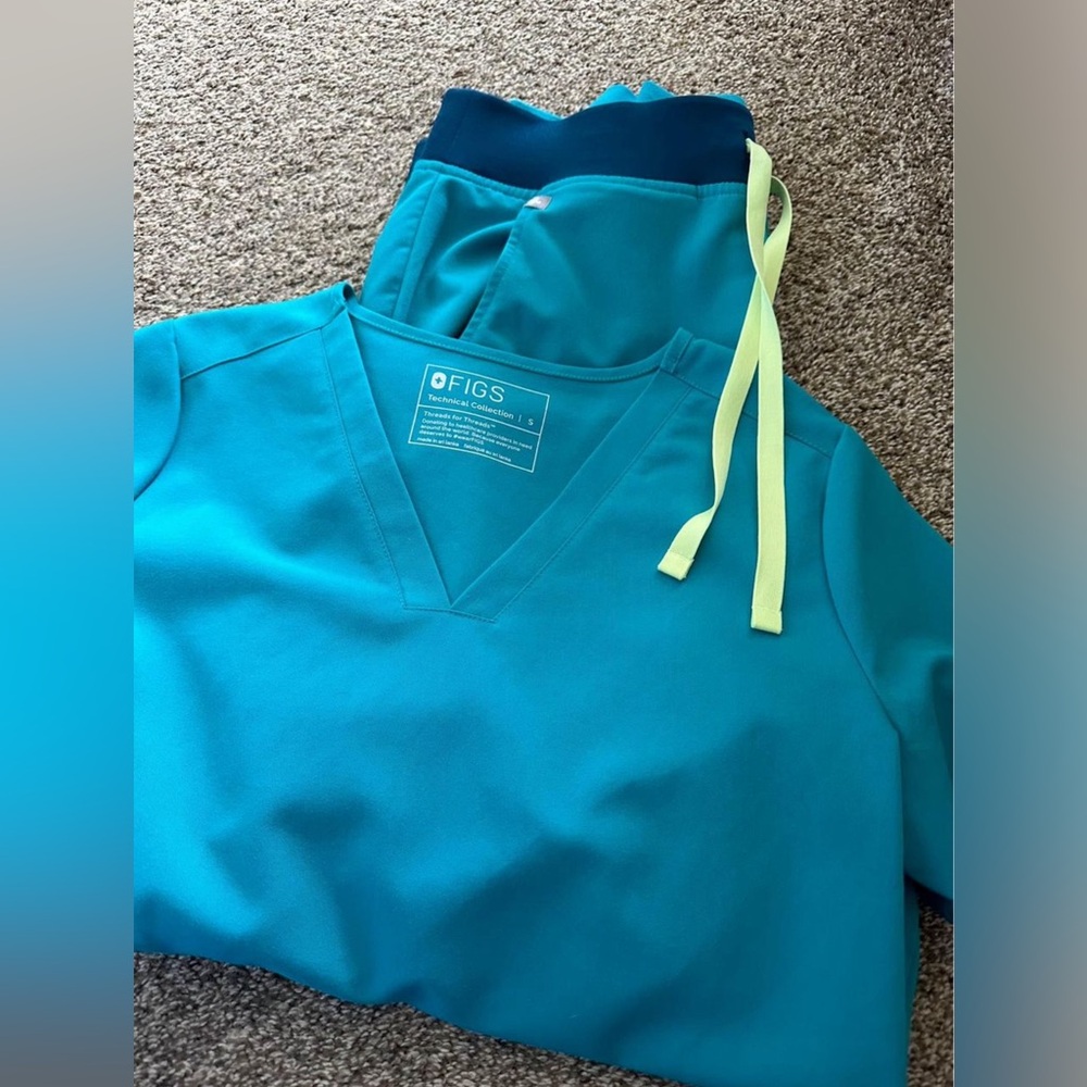 Figs teal Small Casma Top only.